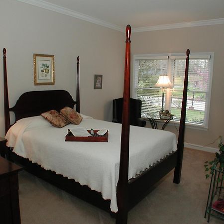 The Garden Inn Bed & Breakfast At Bee Rock Monterey Exterior photo